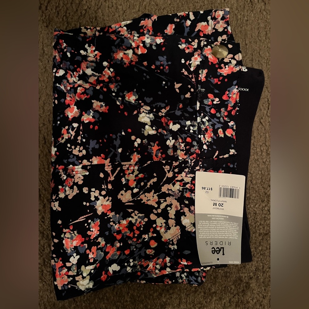 Lee Navy Floral Patterned Shorts - Picture 4 of 4